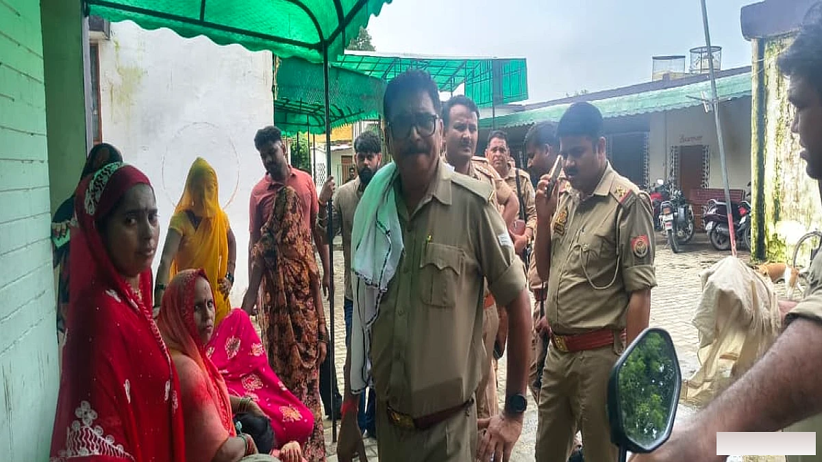दो बाइकों की आमने सामने भिड़ंत, मासूम समेत तीन की मौत, दो गंभीर घायल, मेडिकल कॉलेज रेफर