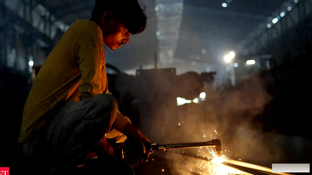 भारत का औद्योगिक उत्पादन जून के 7.3% से घटकर जुलाई में 6.7% हो गया