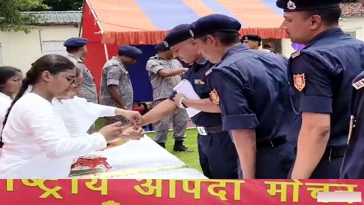 पटना में NDRF जवानों को ब्रह्माकुमारी बहनों ने बांधी राखी, भाईचारे का संदेश