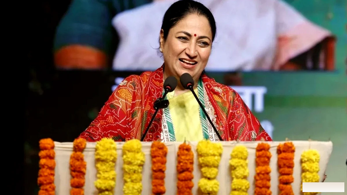 बुजुर्गों के लिए योग, स्वास्थ्य शिविर: दिल्ली सरकार की नई पहल में सब कुछ एक छत के नीचे