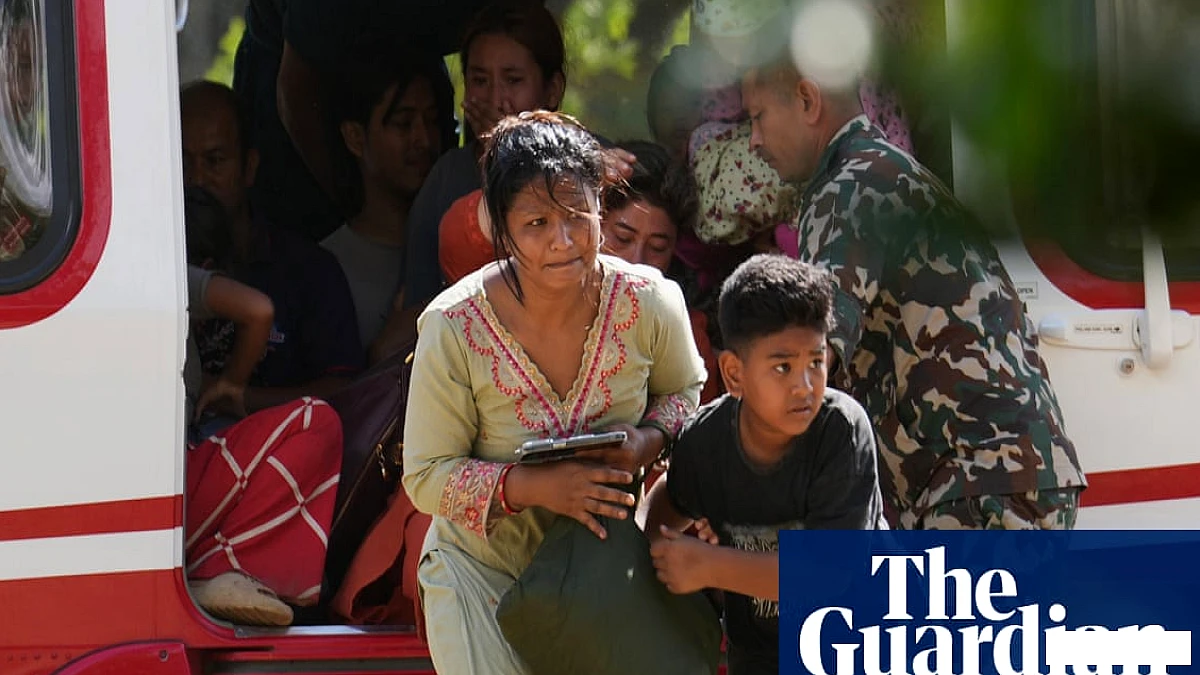 रेड क्रॉस का कहना है कि नेपाल-तिब्बत में अचानक आई बाढ़ के बाद कम से कम 93,000 लोग 'अत्यधिक जरूरतमंद' हैं