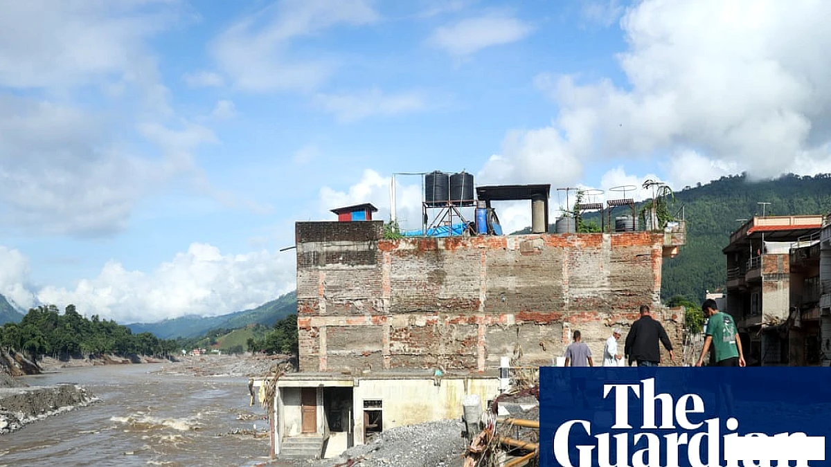 नेपाल में आई बाढ़ में कम से कम 90 अमेरिकी लापता हैं और 2,000 लोग लापता हैं