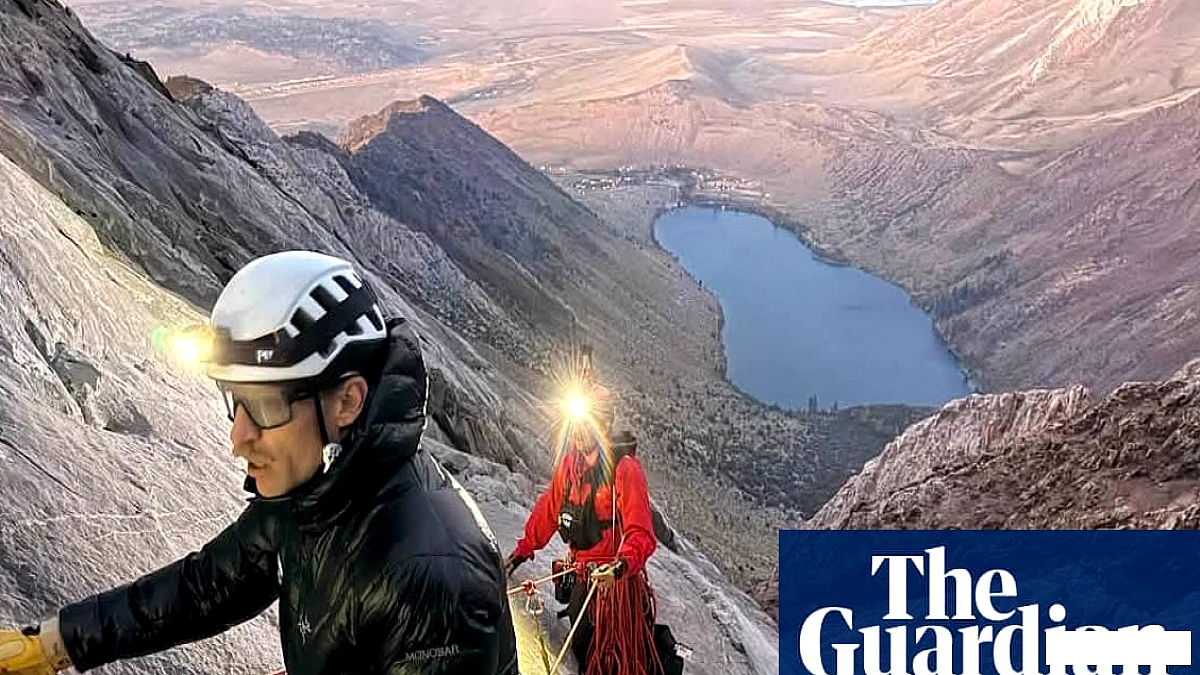 सिएरा नेवादा में 10,000 फीट ऊंचे कगार पर फंसे व्यक्ति को स्वयंसेवकों ने बचाया