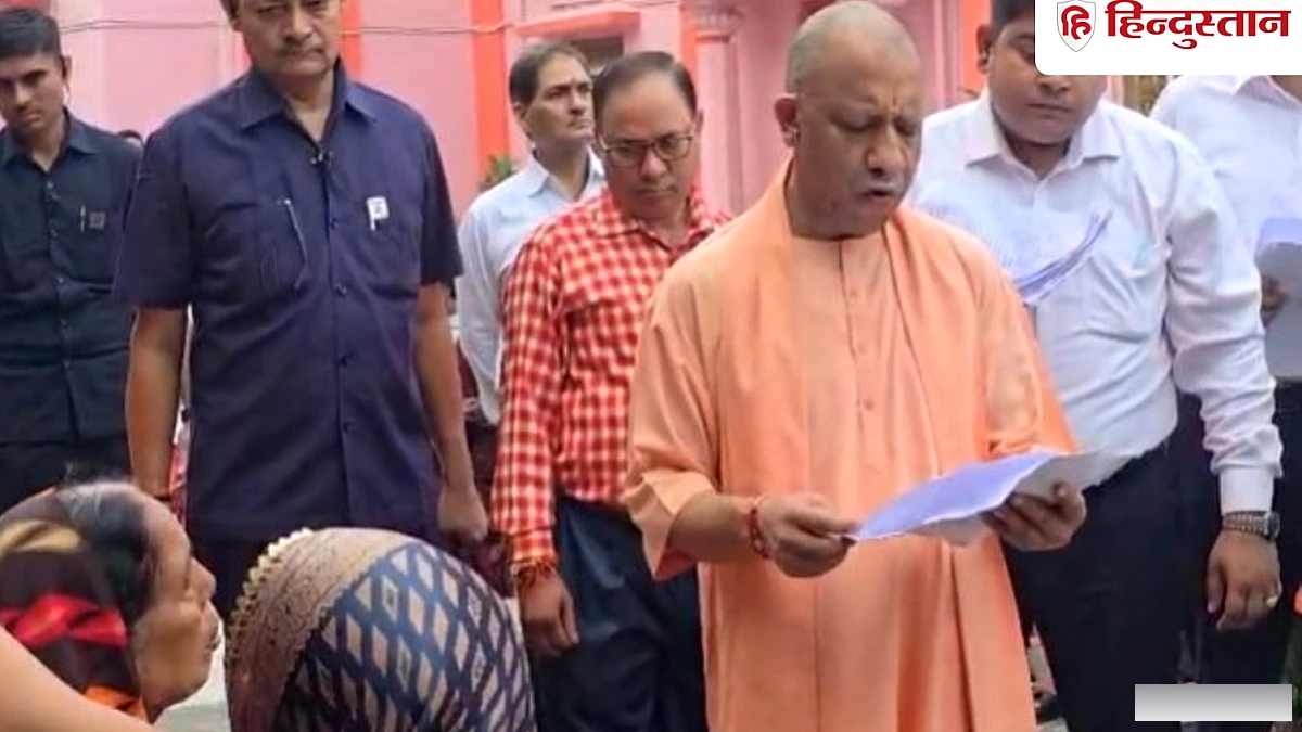 एस्टीमेट भेजें, सरकार तुरंत देगी पैसा; इलाज में मदद की गुहार सुन अफसरों से बोले CM योगी