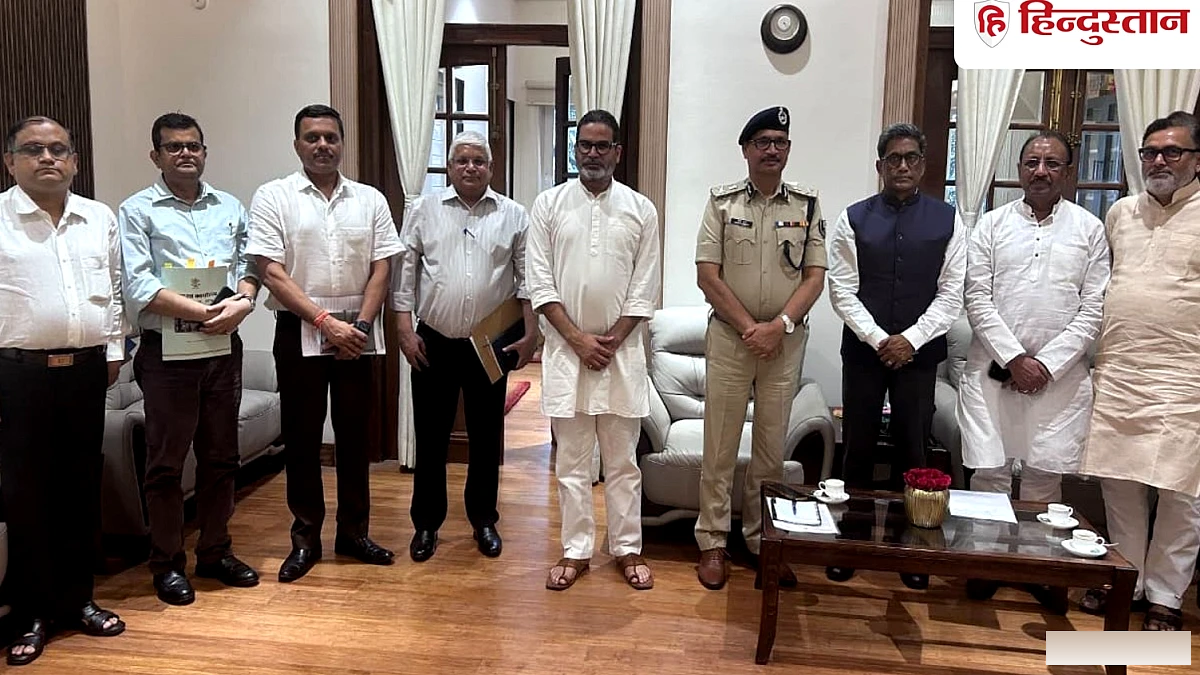 प्रशांत किशोर संग बड़े अफसरों की तस्वीर पर आई सफाई, मुख्य सचिव की रिलीज में क्या कहा गया?