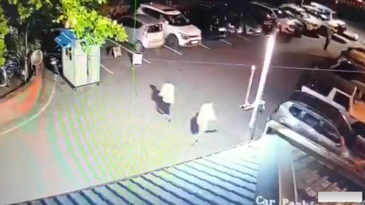 गोवा कैसीनो समूह निदेशक गोलीबारी से बाल-बाल बचे, सीसीटीवी में हमलावर भागते दिखे | अनन्य