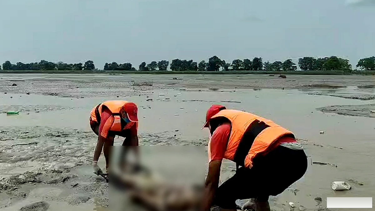 नेपाल में बाढ़ से यूपी में तबाही, गंडक नदी से 10 शव मिले