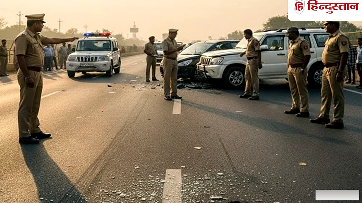 मुंबई एक्सप्रेसवे पर भीषण हादसा, पिकअप पलटने से UP के 3  लोगों की मौत, 2 घायल