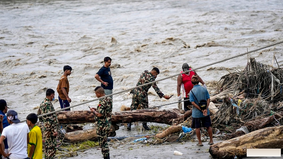 बाढ़ में बहकर आए बैंक के सेफ पर डाका, निकाले ₹92 लाख... अब 29 लोग हुए गिरफ्तार