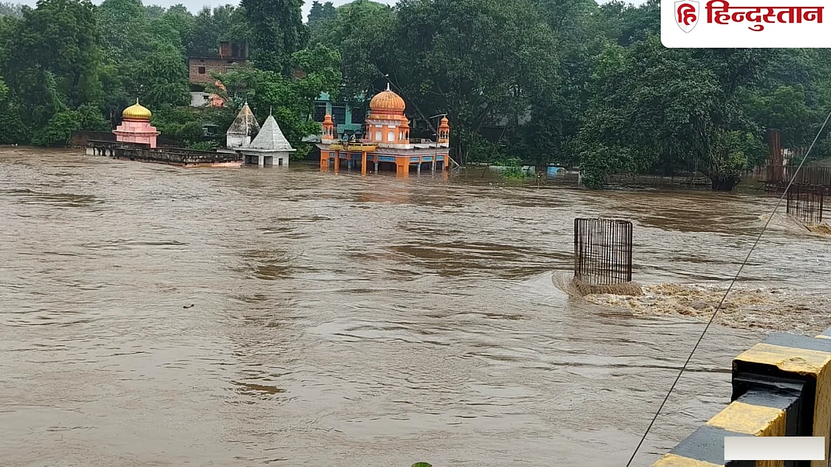 मंदाकिनी नदी ने तोड़ा 23 साल पुराना रिकार्ड, बाढ़ में बही पुल की रेलिंग, राहत-बचाव कार्य में लगे हेलीकॉप्टर