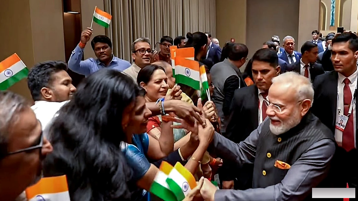 प्रधानमंत्री नरेंद्र मोदी का ताशकंद दौरा: तिरंगे की रोशनी, भारतीय प्रवासी का उत्सव और रणनीतिक साझेदारी को सुदृढ़ करने की बैठक