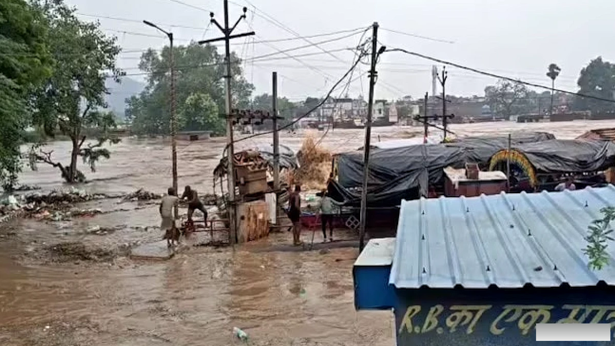 ताश के पत्तों की तरह बहा पुल, UP में मंदाकिनी के रौद्र रूप से हाहाकार