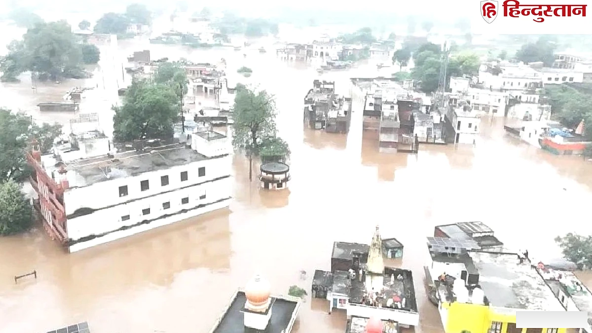 चित्रकूट में मंदाकिनी नदी का कहर, 90 साल में आई सबसे भीषण बाढ़, दुकानें और कई आश्रम डूबे