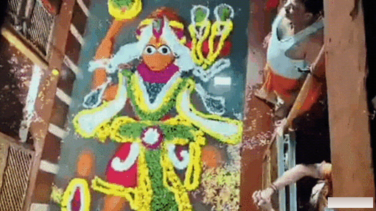 प्रयागराज में उफान पर नदियां, गंगा ने लेटे हनुमान को कराया स्नान; गर्भगृह में घुसा पानी