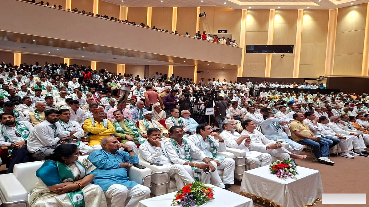 रालोद के मंच से अखिलेश को संदेश- रालोद पर टिप्पणी करने वाले समझ लें कि यूपी का असली चौधरी आ गया है