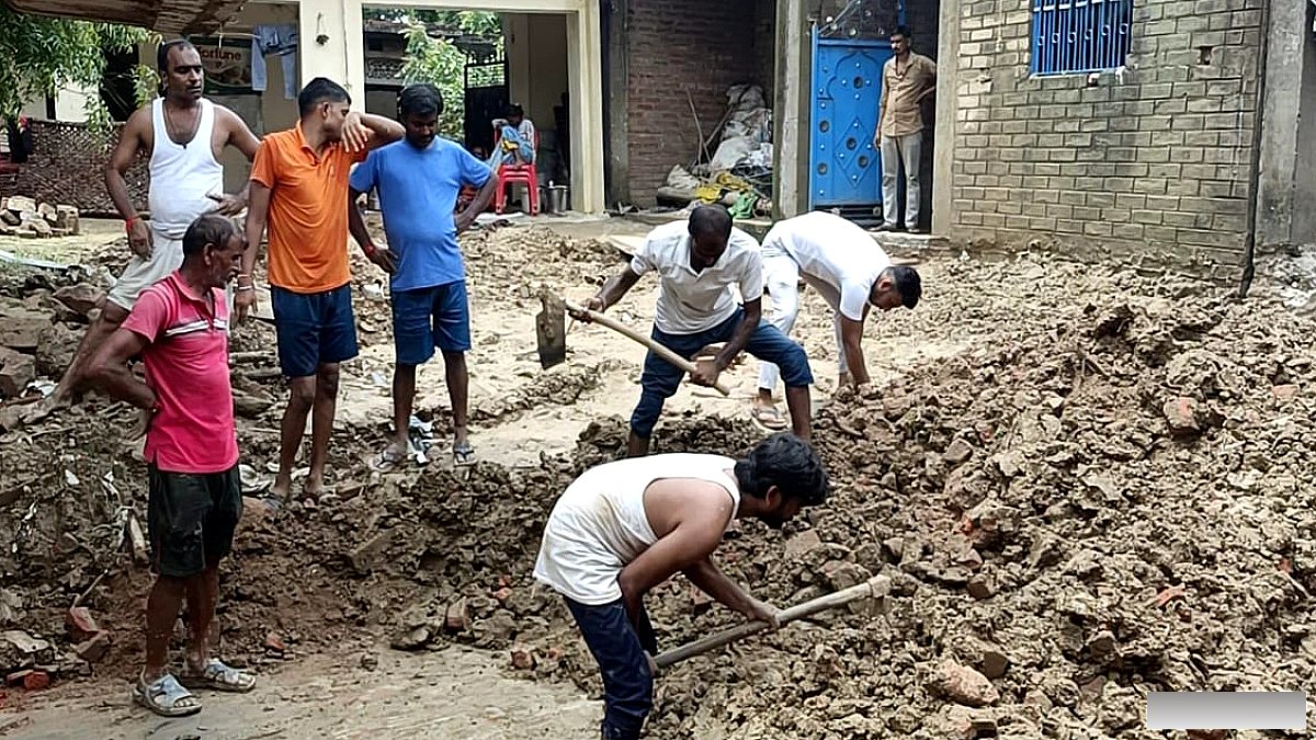 कानपुर में 22‑फीट गहरे गड्ढे में 18‑वर्षीय यशी की मौत, पिता‑पुत्र ने खुद भराई की