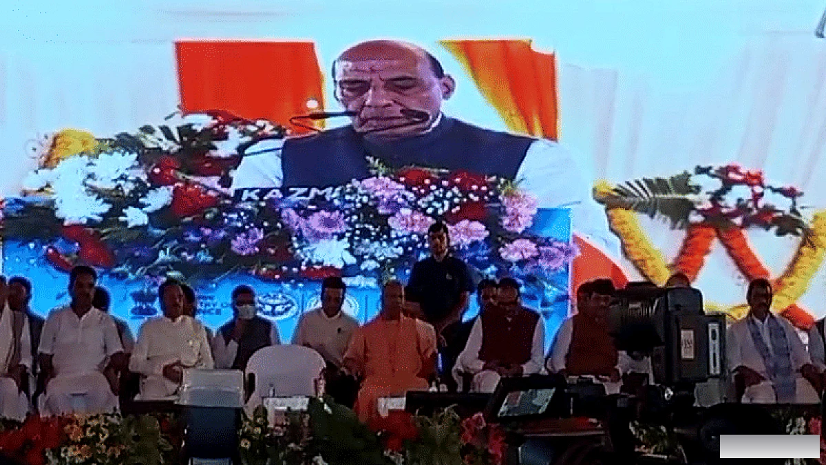 रक्षामंत्री व CM योगी ने 101 करोड़ की 12 परियोजनाओं के लिए किया भूमिपूजन, प्रमुख बाजारों का नामकरण किया