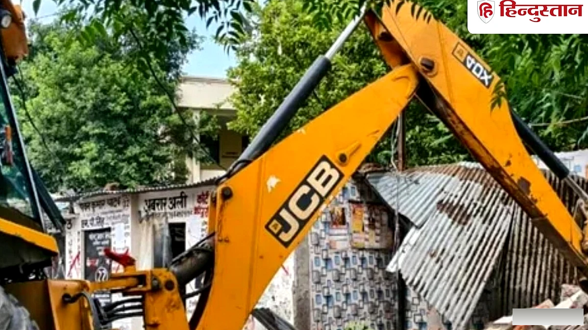 लखनऊ में वकीलों के चैंबर पर चला बुलडोजर; भारी पुलिस फोर्स तैनात, हाईकोर्ट के आदेश पर ऐक्शन
