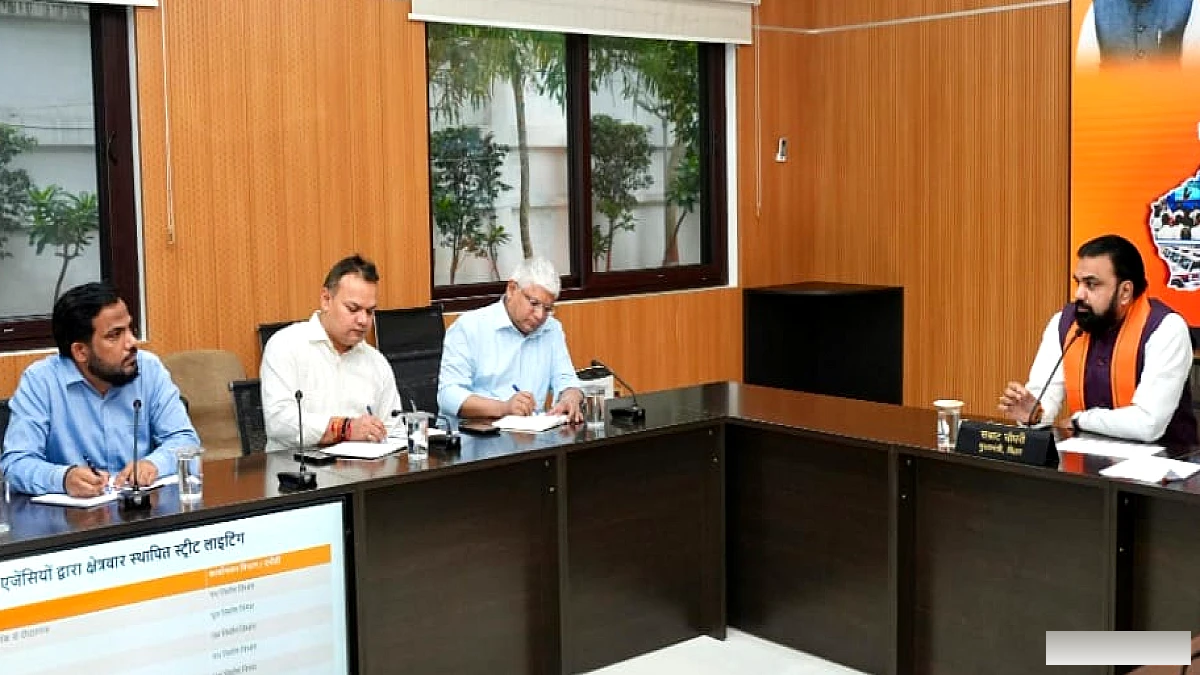 अब सोलर से जगमग होंगी सड़कें, CM सम्राट चौधरी ने खराब स्ट्रीट लाइटें जल्द दुरुस्त कराने के दिए निर्देश