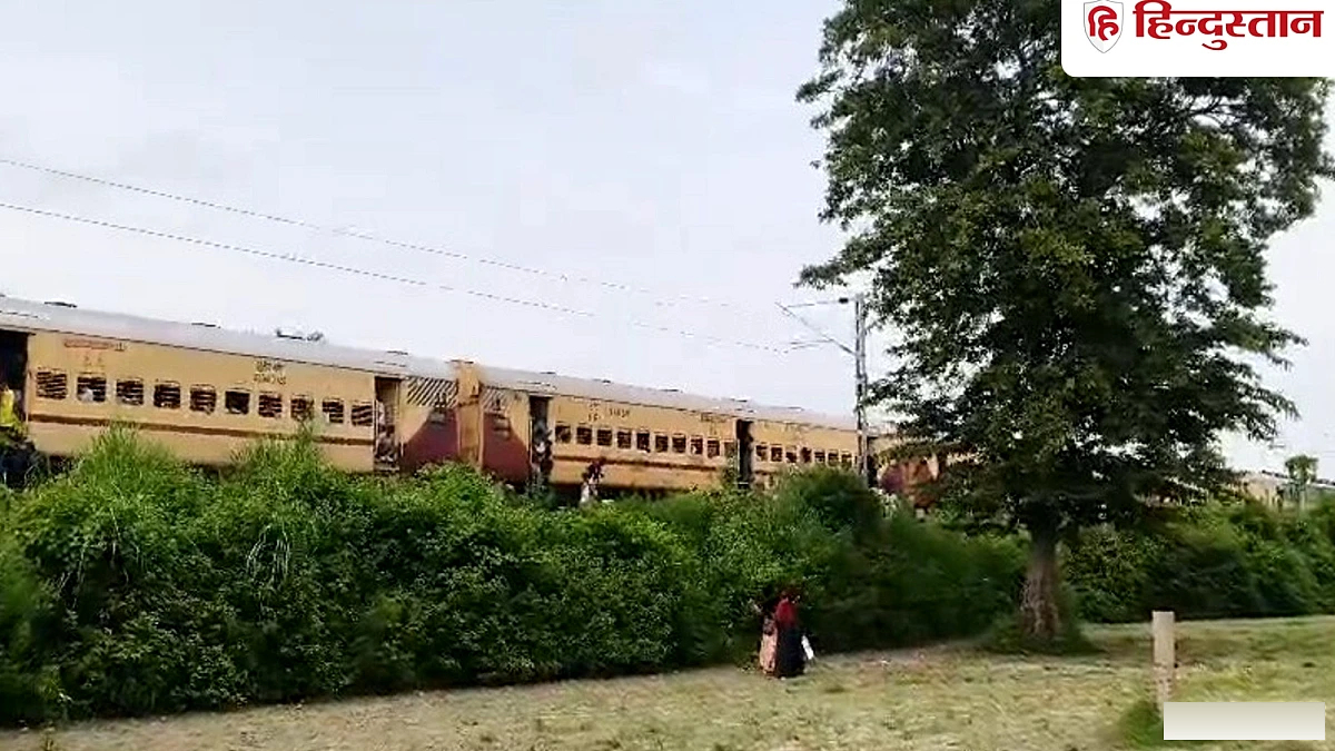 ट्रेन में फैला सफेद धुंआ, चेन खींचकर खेत में भागे यात्री, इमरजेंसी ब्रेक मारकर हादसा टाला गया