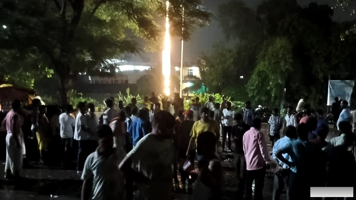 कार की चपेट में आने से दो की मौत, छह लोग घायल, रविवार देर रात हुआ हादसा