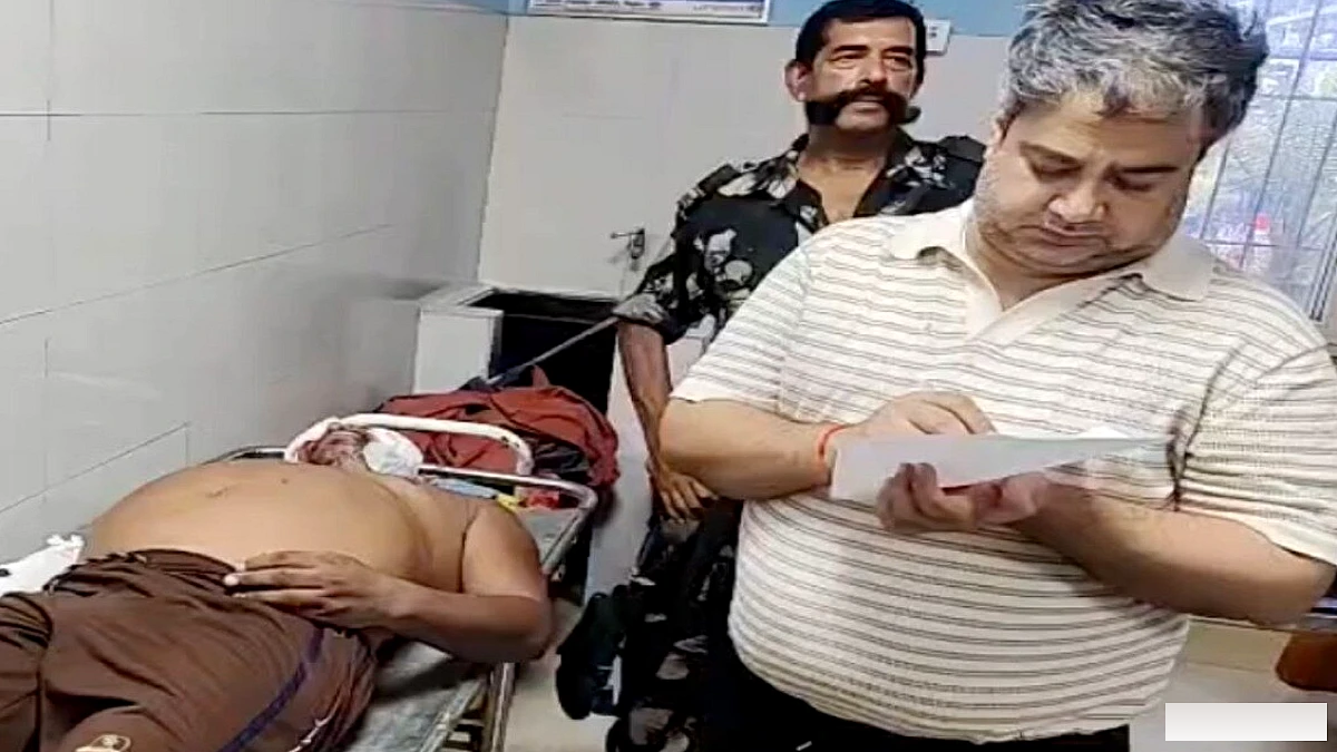 भोजपुर के लवकुशपुर में बाइक टक्कर से 55 साल के रमेश बिंद गंभीर रूप से घायल