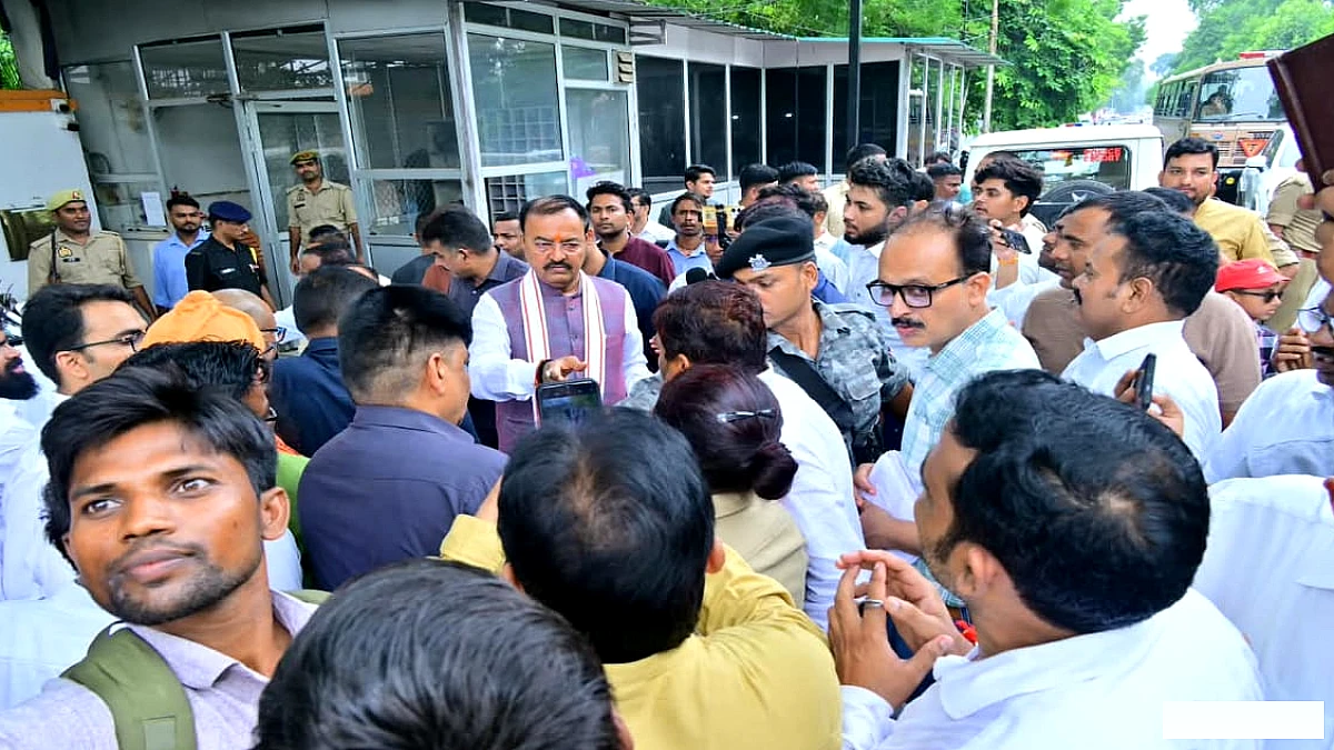 डिप्टी सीएम केशव प्रसाद मौर्य का जनता दर्शन: शिकायतों का गुणवत्तापूर्ण और समयबद्ध निस्तारण करने के निर्देश