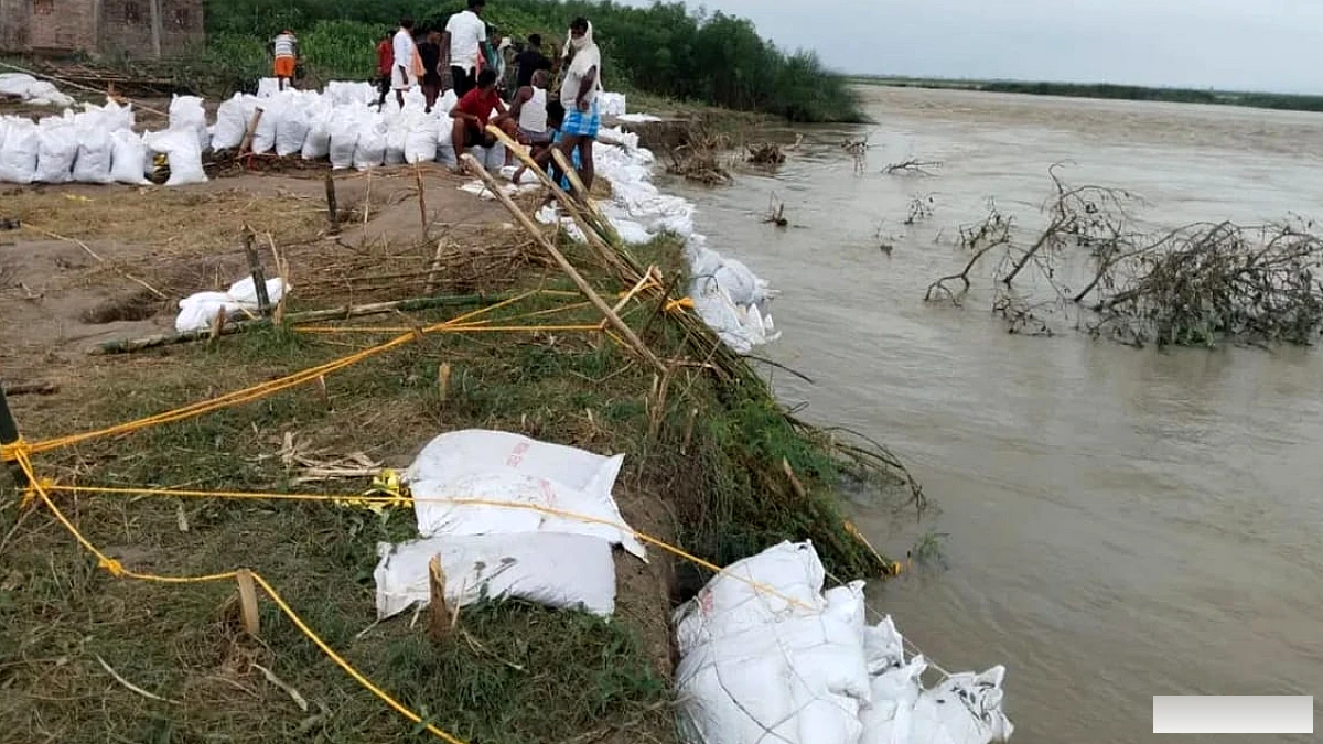 बिहार के मुंगेर में गंगा का जलस्तर चेतावनी स्तर से 25 सेमी ऊपर, बाढ़ का पानी कई नए इलाकों में फैला