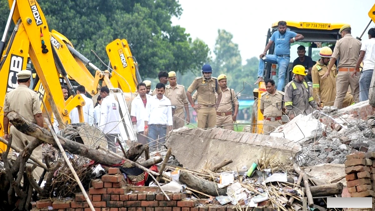 कौशांबी पटाखा फैक्ट्री में 11 मौतें... आरोपी के गोदाम पर चला बुलडोजर