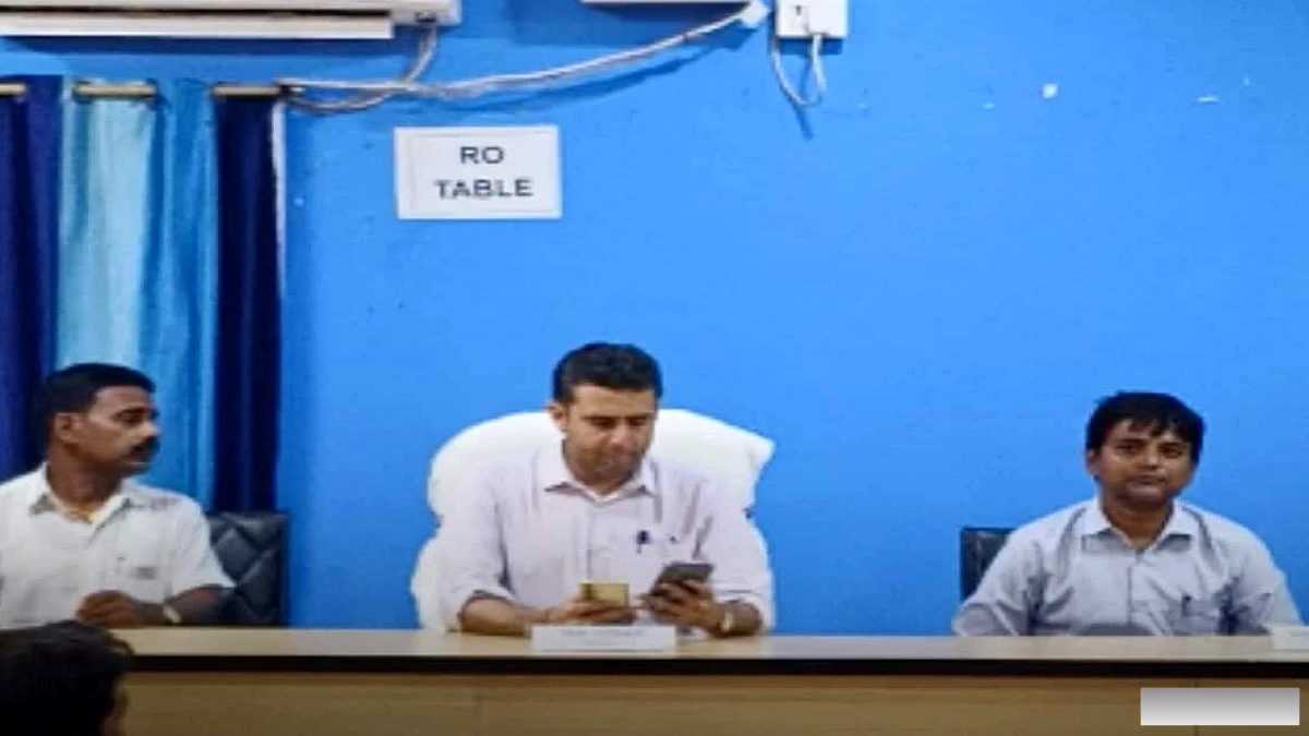 बखरी में डिप्टी कमिश्नर रिची पांडेय ने अधिकारियों के साथ बिचौलियों पर रोक के निर्देश दिए