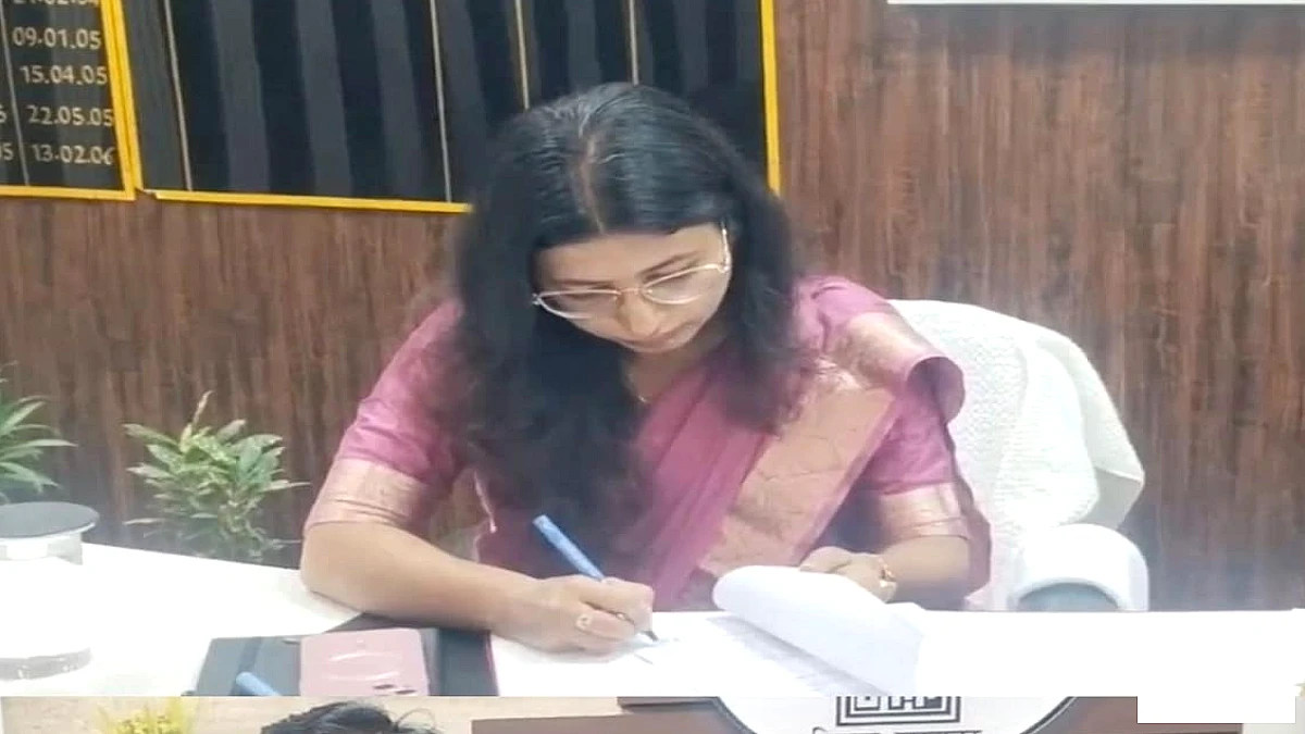 रोहतास की नई DDC आकांक्षा आनंद ने संभाला पदभार, कल्याणकारी योजनाओं में पारदर्शिता पर ज़ोर