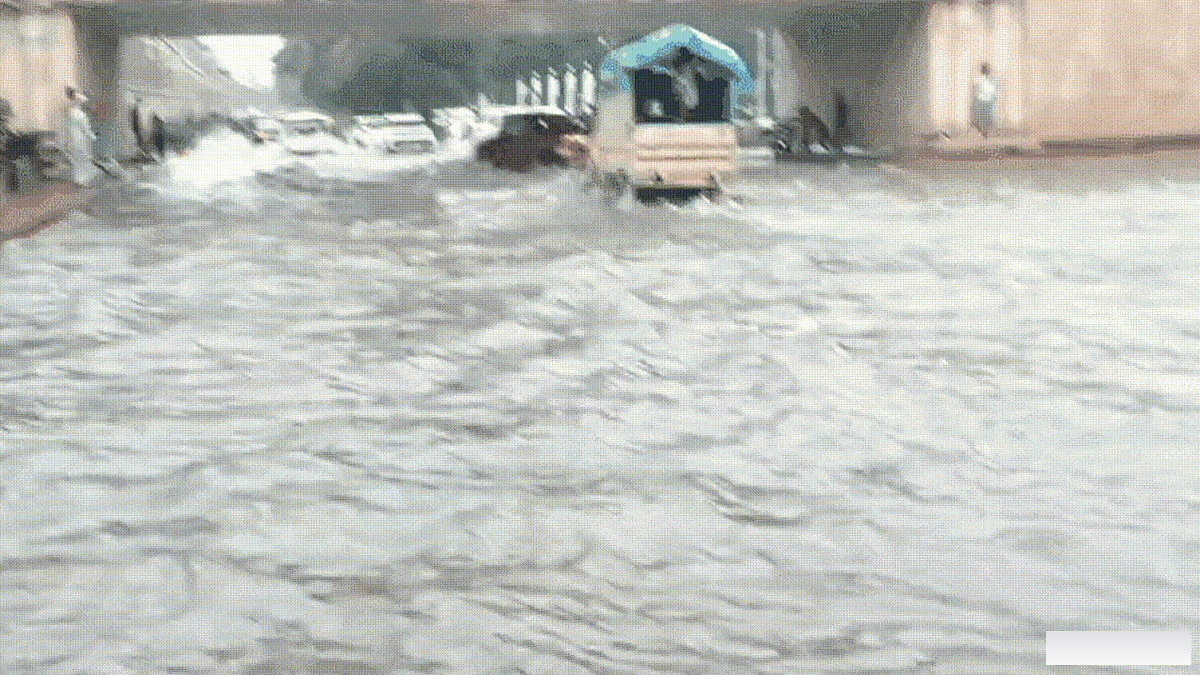 लखनऊ में बारिश से कई इलाकों में जलभराव, यूपी के 37 जिलों के लिए भारी बरसात का अलर्ट जारी