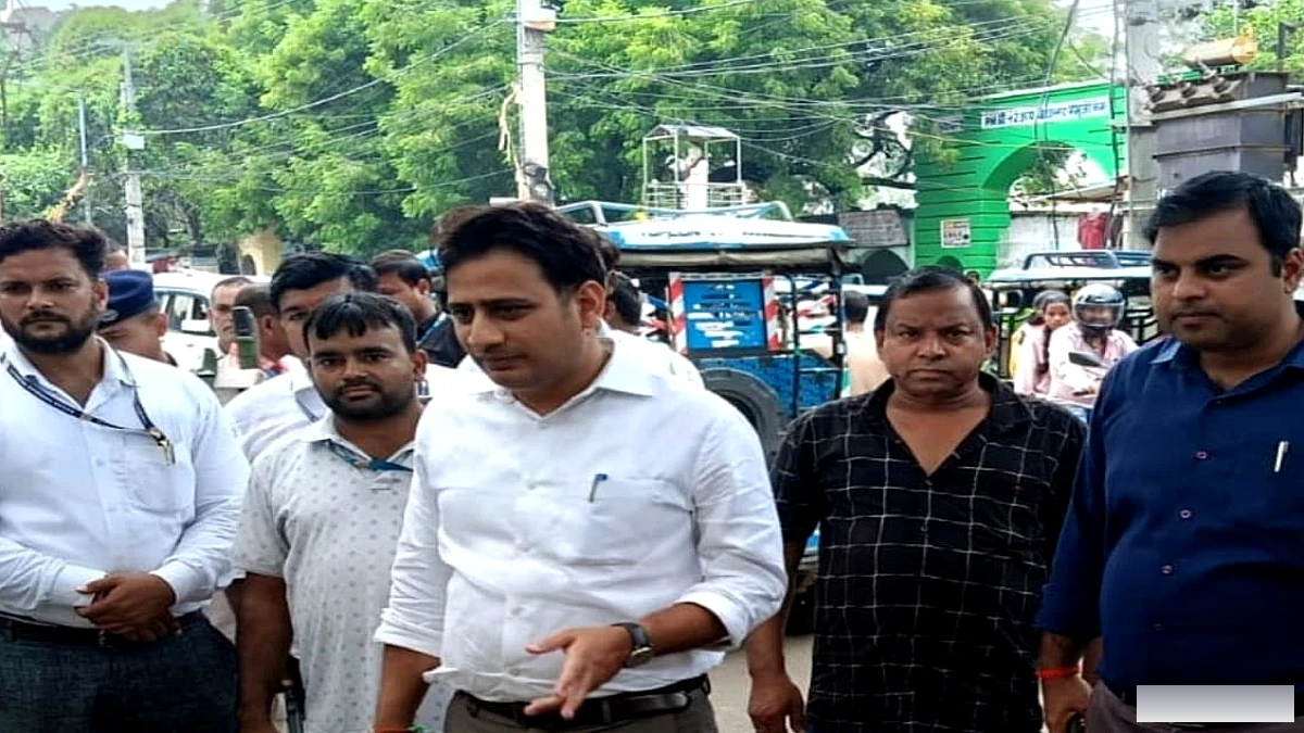 भभुआ में अतिक्रमण हटाओ अभियान: 20 पर जुर्माना, नगर परिषद ने वसूले ₹10,000