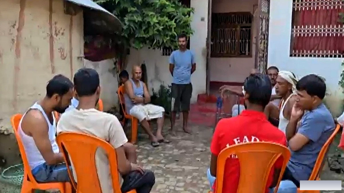 ‘नेपाल के पानी हमरा राजा के खा गईल...’, शव नहीं मिला, पिता ने बेटे के पुतले को दी मुखाग्नि