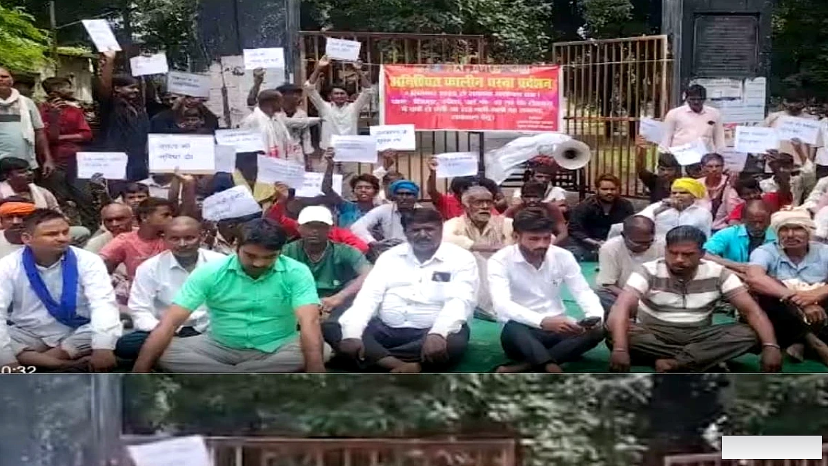 सासाराम के रोहतास नगर पंचायत में कथित भ्रष्टाचार के खिलाफ ग्रामीणों ने दिया धरना