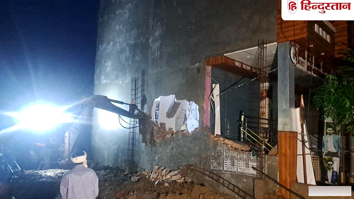 कौशांबी पटाखा विस्फोटः फैक्टरी मालिक की दुकानों के बाद मकान पर भी चला बुलडोजर, अब तक 13 की मौत