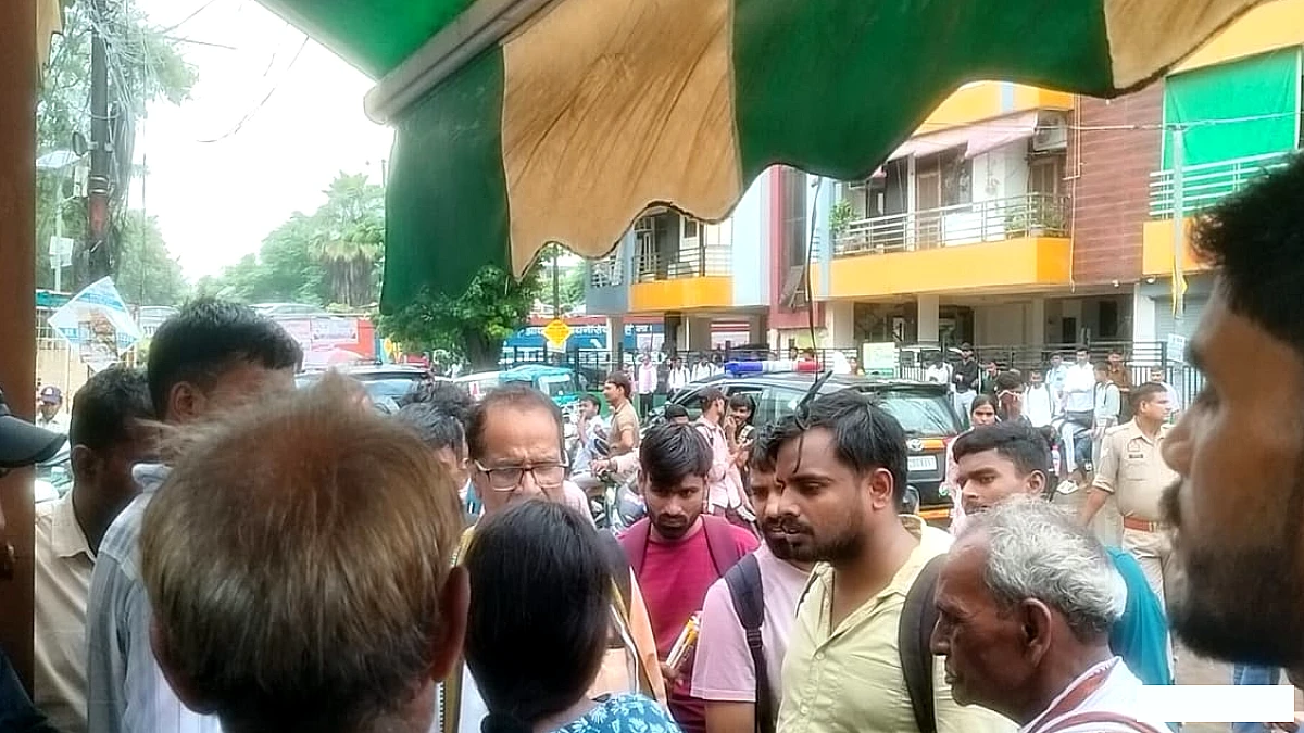 कानपुर में बीएसएफ कांस्टेबल परीक्षा पेपर लीक, छात्रों में हंगामा