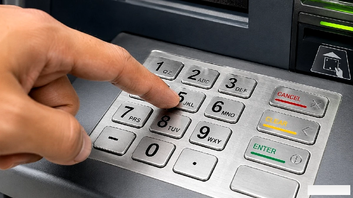 ATM से पैसा निकालना हुआ महंगा, बैंक ने बढ़ाए कई तरह के चार्ज
