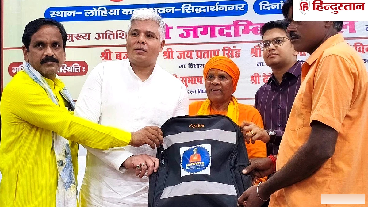 सांसद जगदंबिका पाल ने सरकारी कार्यक्रम में अपनी जगह बेटे अभिषेक पाल को भेजा