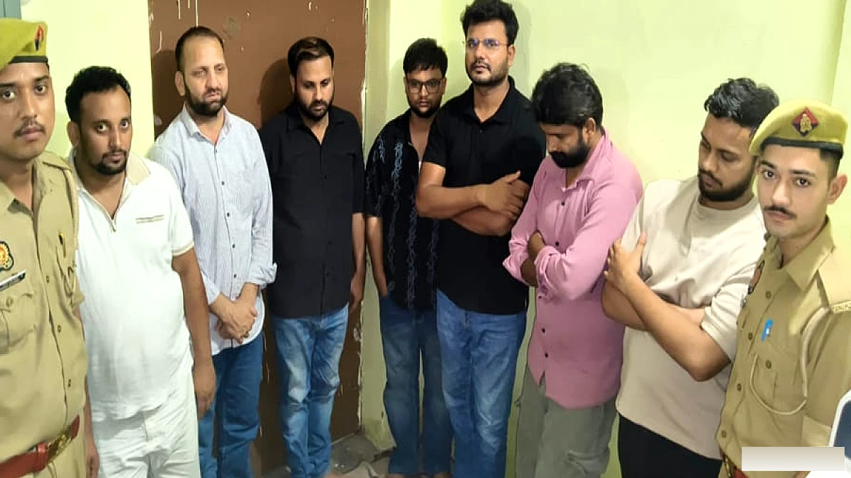 फ्लैट में जुए की फड़ पर छापा, पुलिस की एसओजी टीम ने सात को दबोचे