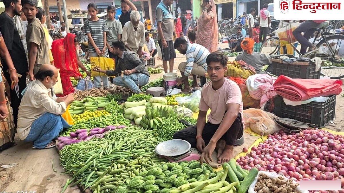 आजादपुर मंडी में आलू ₹2 और प्याज ₹20 किलो, रिटेल मार्केट में दाम कई गुना अधिक