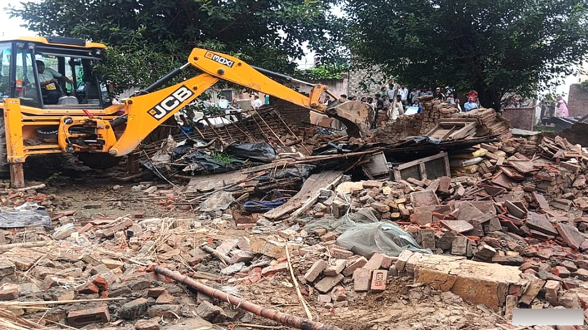 बरेली में अवैध इमामबाड़े पर बुलडोजर चलाया, दुकानों और घरों को भी ध्वस्त किया, नगर निगम ने कार्रवाई की