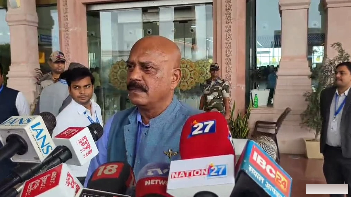 सीईओ चुने जाने के बाद राम नगरी पहुंचे जितेंद्र मिश्रा, एयरपोर्ट से राम जन्मभूमि परिसर के लिए रवाना