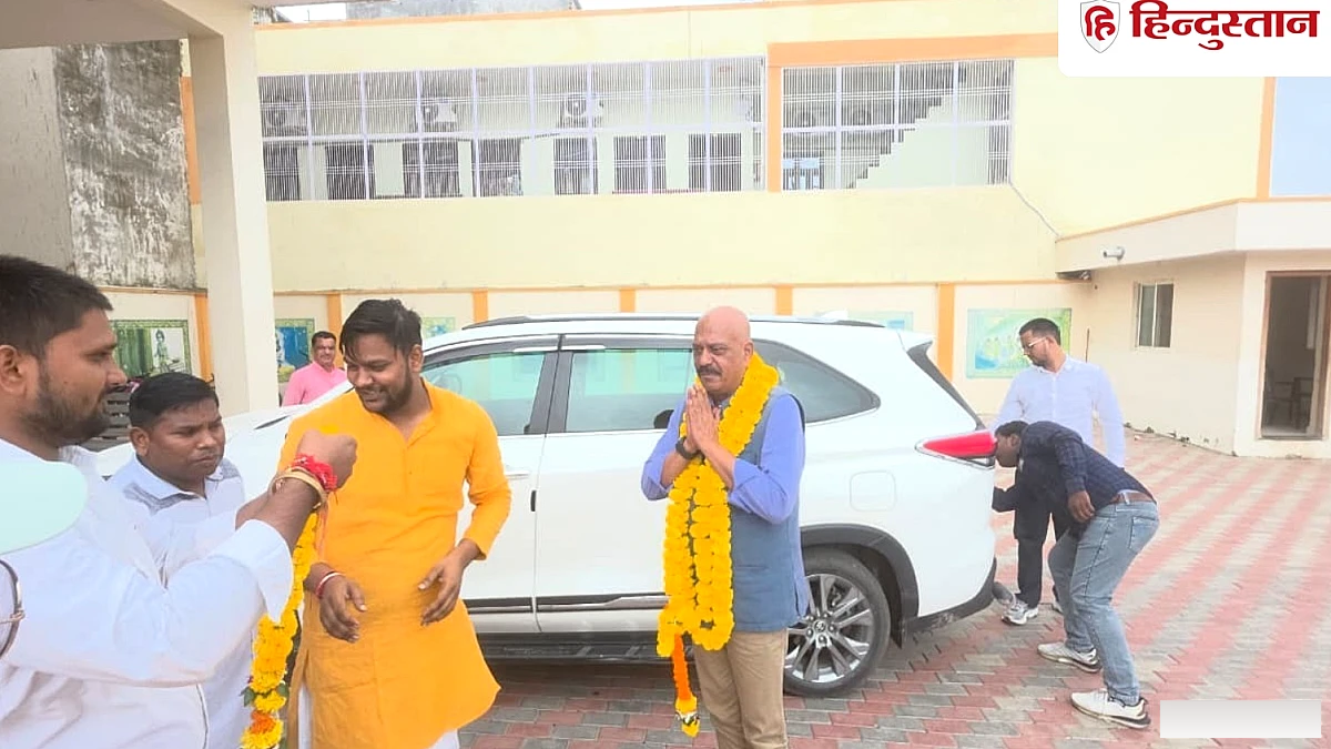 अयोध्या पहुंचे राम मंदिर ट्रस्ट के सीईओ जीतेंद्र मिश्र, रामलला के किए दर्शन