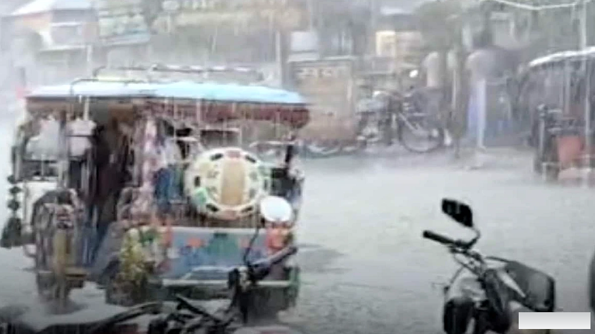 गोपालगंज में हल्की बारिश ने लाया ठंडक, लेकिन सड़कों पर जलजमाव से ट्रैफ़िक जाम