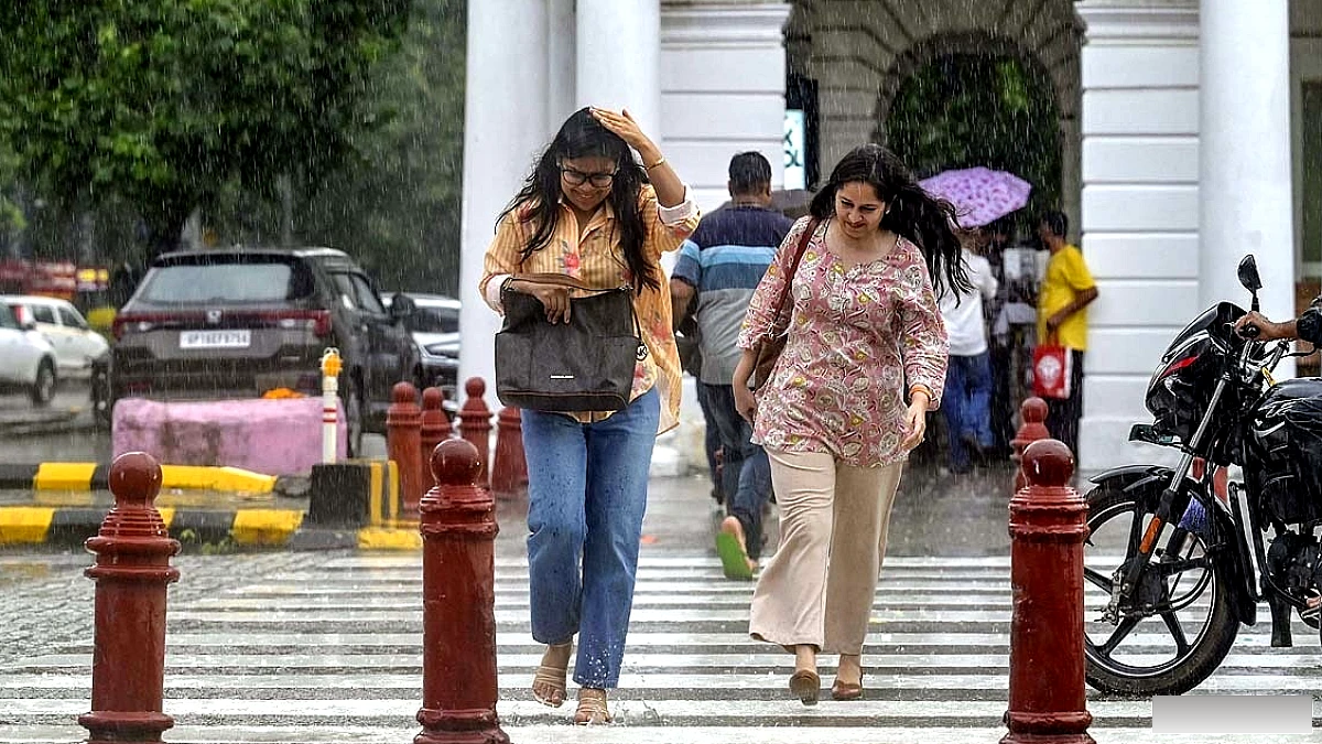 दिल्ली‑NCR में रेड अलर्ट, तेज़ बारिश ने ली करवट, कई इलाकों में जलभराव की आशंका
