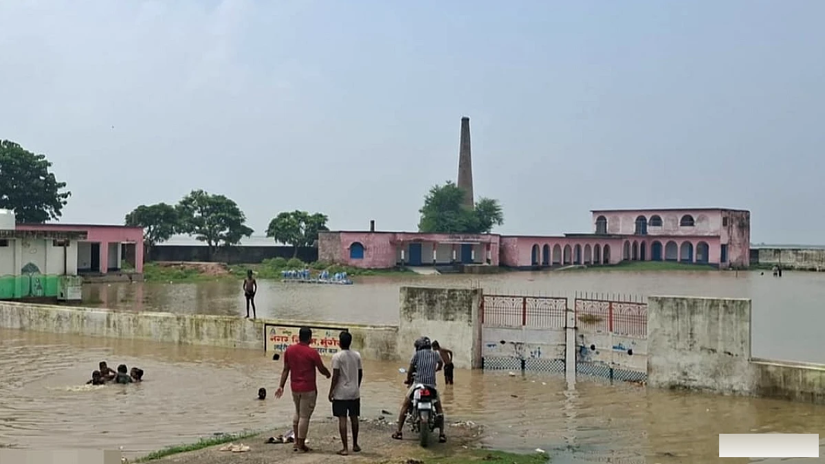 गंगा ने पार किया खतरे का निशान, 9 सेंटीमीटर ऊपर बह रहा पानी; यहां निचले इलाकों में बाढ़ का संकट गहराया