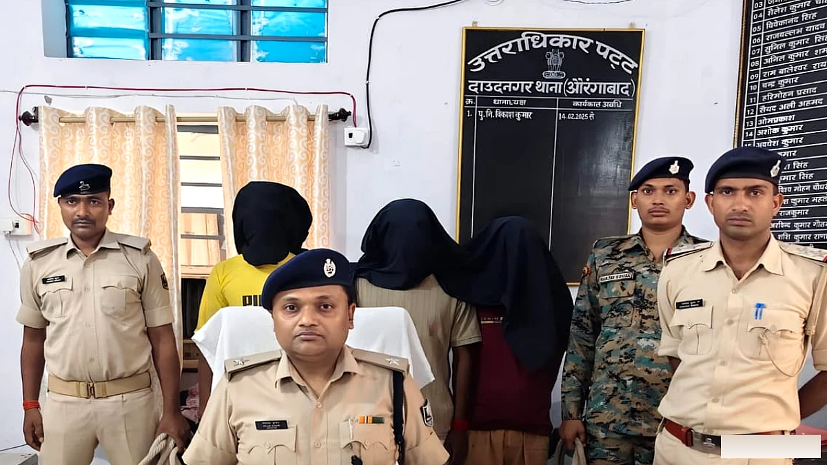 चोरी कर वाहनों को कबाड़ में खपा देता था यह गिरोह, अब सरगना समेत तीन गिरफ्तार; बाइक व पुर्जे बरामद