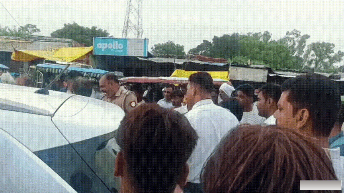 समझ नहीं रहे हो मैं ग्राम प्रधान हूं...बाइक सवार युवक ने ट्रैफिक पुलिसकर्मी को धमकाया, वीडियो वायरल