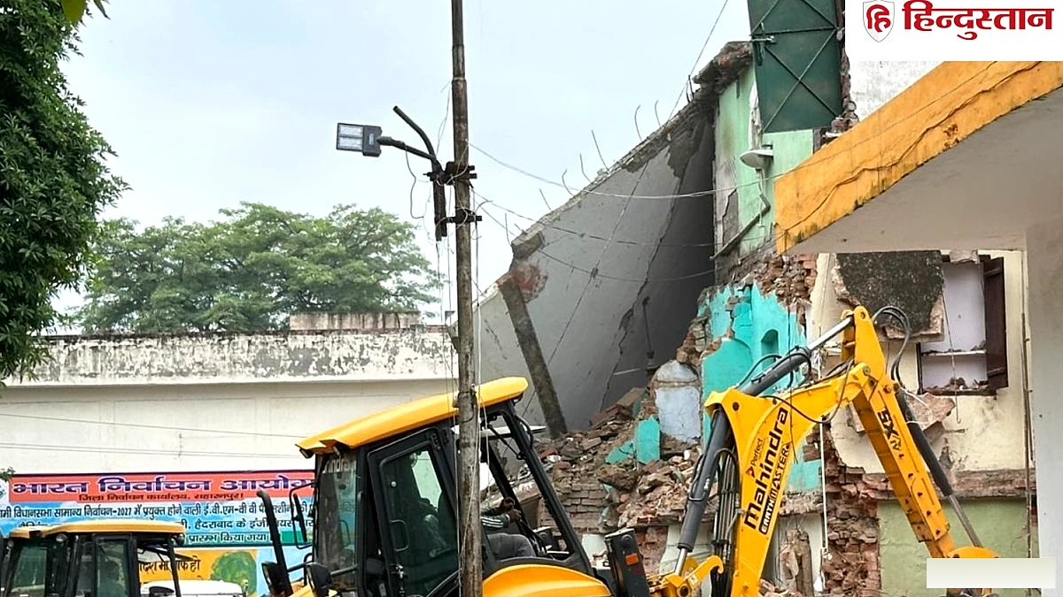 Saharanpur Masjid Demolition Live: सहारनपुर कलेक्ट्रेट परिसर में स्थित मस्जिद पर गरजा बुलडोजर, इकरा हसन हाउस अरेस्ट